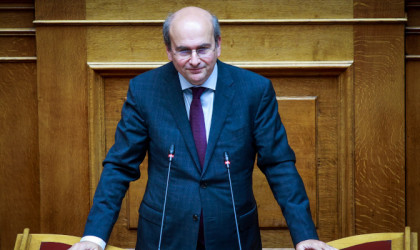 Χατζηδάκης προς την αντιπολίτευση: «Είστε με τους δανειολήπτες ή με τους servicers;»