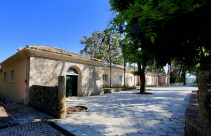 Antico Rosso, το κτήμα στην Κέρκυρα με το μοναστηριακό κτίριο που πωλείται για 8 εκατ. ευρώ