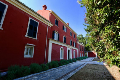 Antico Rosso, το κτήμα στην Κέρκυρα με το μοναστηριακό κτίριο που πωλείται για 8 εκατ. ευρώ