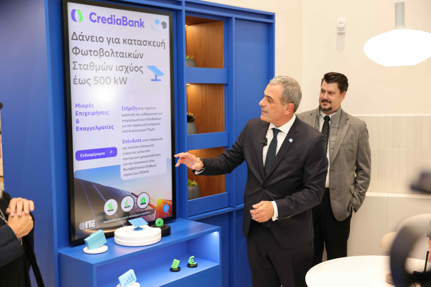  Ο κ. Ηλιάδης,&nbsp;Chief Retail&nbsp;&amp;&nbsp;Wealth Management Officer&nbsp;της&nbsp;CrediaBank&nbsp;παρουσιάζει το σύστημα εικονικής πραγματικότητας, που αναπτύχθηκε σε συνεργασία με το Ινστιτούτο Πληροφορικής του Ιδρύματος Τεχνολογίας και Έρευνας (ΙΤΕ). 