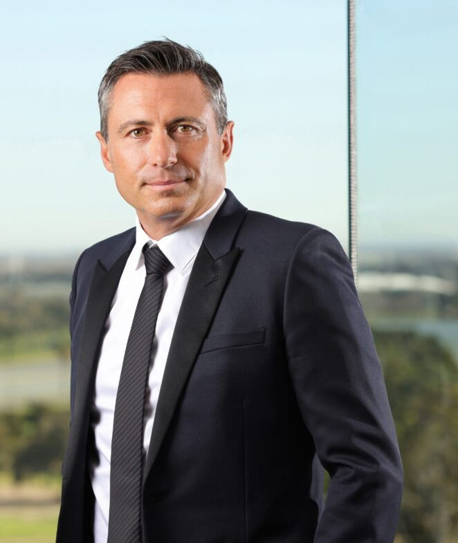 Ο  Theo Andrianakos