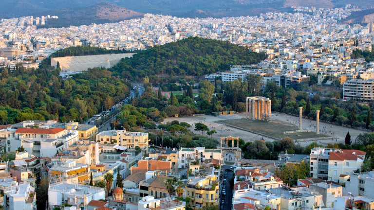  Το κέντρο της Αθήνας με φόντο το Καλλιμάρμαρο Στάδιο/Φωτογραφία: Shutterstock