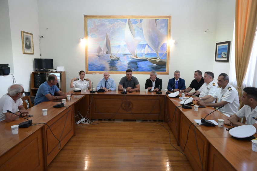 Σύσκεψη στο Δημαρχείο Παξών/ φωτο: ΔΤ