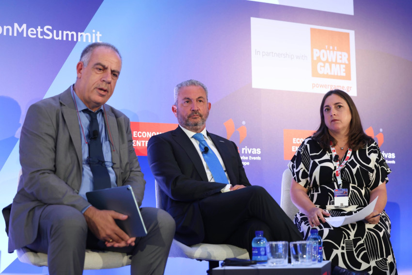 Από αριστερά, Φώτης Κόλλιας, Διευθυντής Powergame.gr, Αλέξανδρος Εξάρχου, Πρόεδρος ΔΣ και Διευθύνων Σύμβουλος AKTOR Όμιλος Εταιρειών, Λαλέλα Χρυσανθοπούλου, Διευθύντρια σύνταξης Energygame.gr/ φωτο: powergame.gr