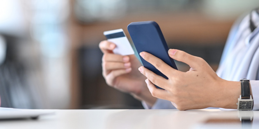 Έρχονται στα κινητά η ψηφιακή ταυτότητα και το δίπλωμα οδήγησης