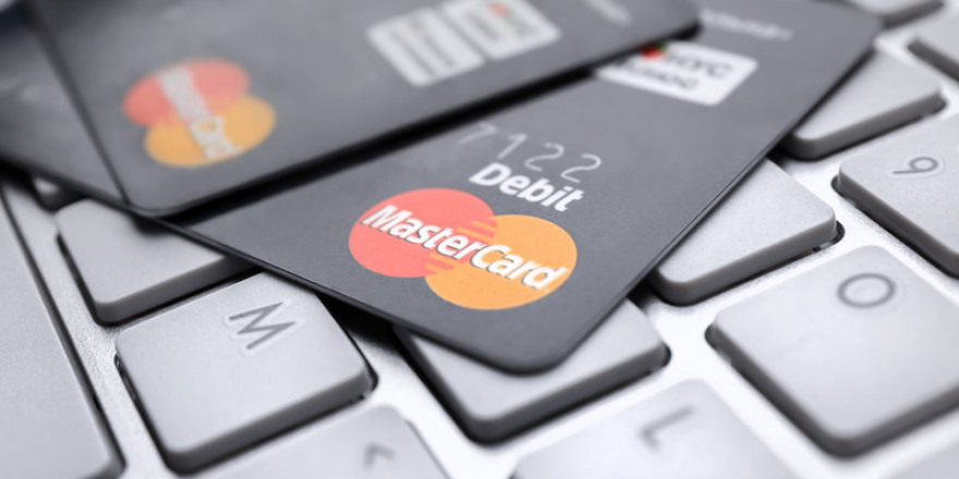 Η Mastercard αποκλείει από το δίκτυό της χρηματοπιστωτικούς οργανισμούς της Ρωσίας