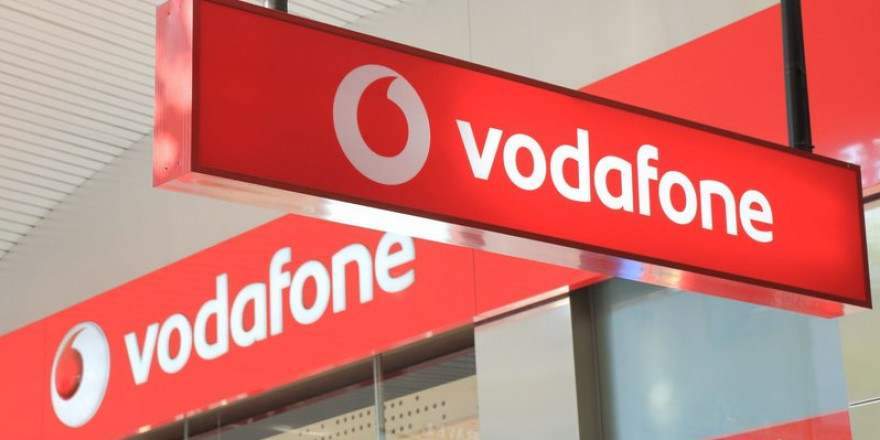Ποδαρικό με περικοπές 11.000 θέσεων εργασίας έκανε η νέα CEO της Vodafone