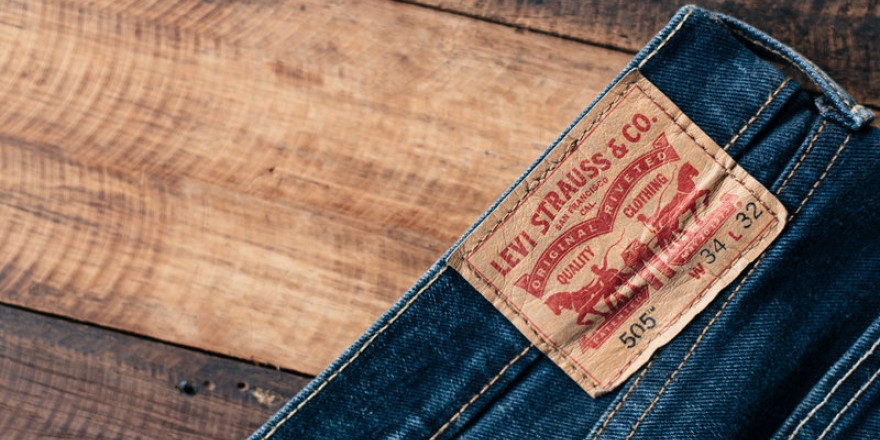 Η Levi Strauss αναστέλλει τις εμπορικές της δραστηριότητες στην Ρωσία