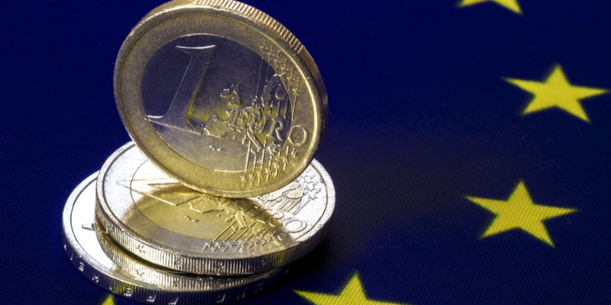Σε χαμηλό δυο μηνών το ευρώ