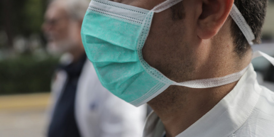 Στην Ελόνα ζήτησαν να ράψει μάσκες για το νοσοκομείο Γρεβενών, έφτιαξε 600 και δεν πήρε ούτε μισό ευρώ
