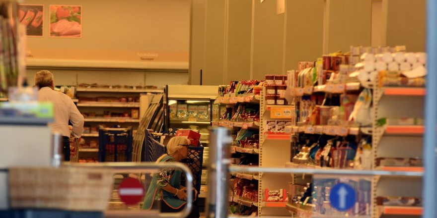 ΙΕΛΚΑ: Κερδίζουν 390 ευρώ το χρόνο οι καταναλωτές από προσφορές και εκπτώσεις στις μεγάλες αλυσίδες σούπερ μάρκετ