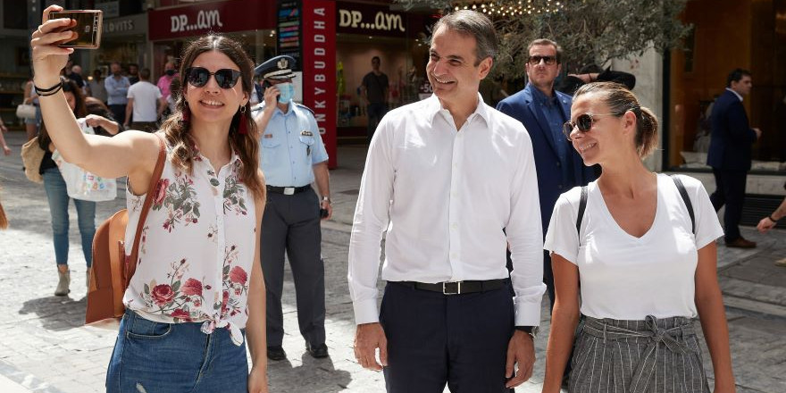Ο Μητσοτάκης στην Ερμού: Αισιόδοξος για τουρισμό και αγορά
