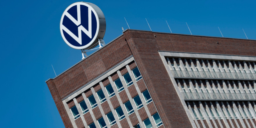 Η VW μειώνει τις βάρδιες σε εργοστάσιο ηλεκτρικών αυτοκινήτων , λόγω της πτώσης των πωλήσεων
