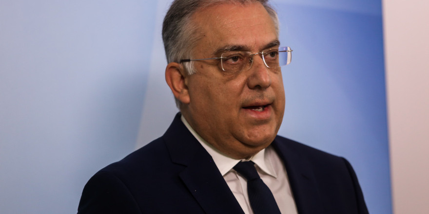 Παρέμβαση Θεοδωρικάκου για τις μηνύσεις αρνητών σε εκπαιδευτικούς