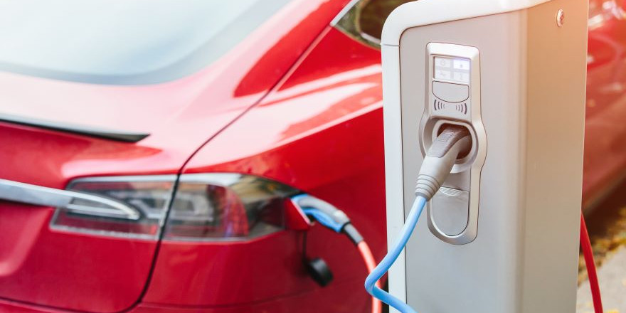 Volkswagen και Audi αμφισβητούν την πρωτοκαθεδρία της Tesla