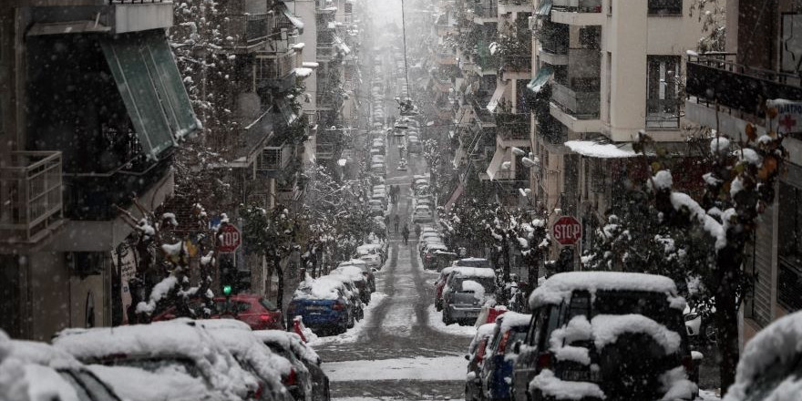 Νέο μήνυμα από το 112 στην Αττική: «Επικίνδυνες χιονοπτώσεις ως το μεσημέρι, περιορίστε τις μετακινήσεις»