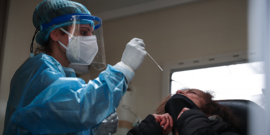 ΕΟΔΥ: 40 διασωληνωμένοι με COVID-19 και 45 θάνατοι την εβδομάδα 22-28 Μαΐου	