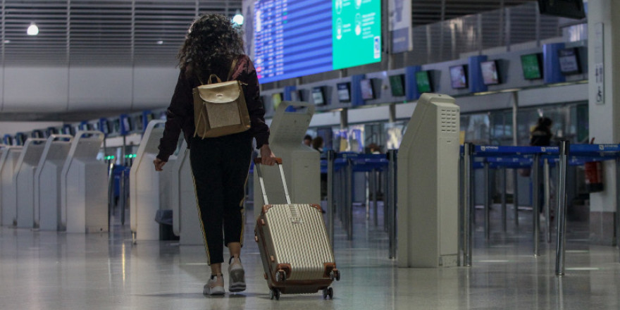 Νέοι περιορισμοί για την είσοδο ταξιδιωτών στη χώρα - Τι περιλαμβάνει η σχετική ΚΥΑ