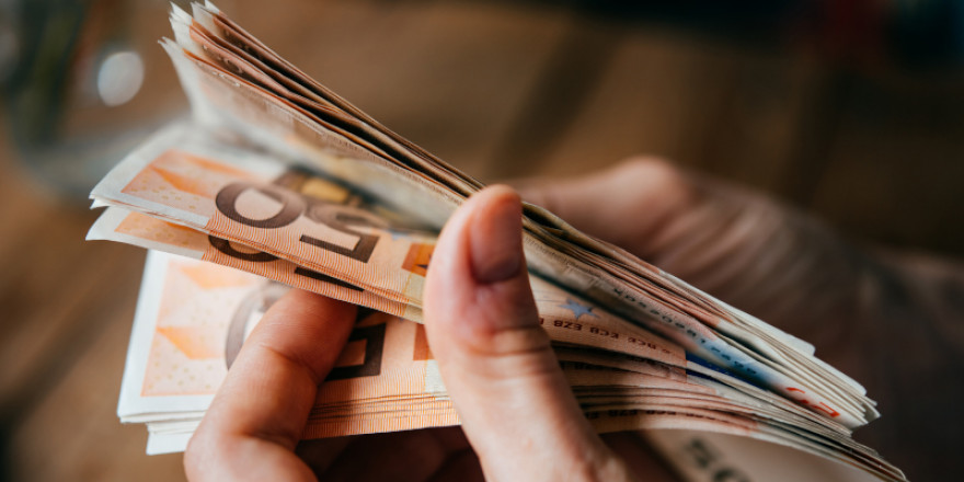 Δώρο Πάσχα: Καταβάλλεται σήμερα σε όσους ήταν σε αναστολή