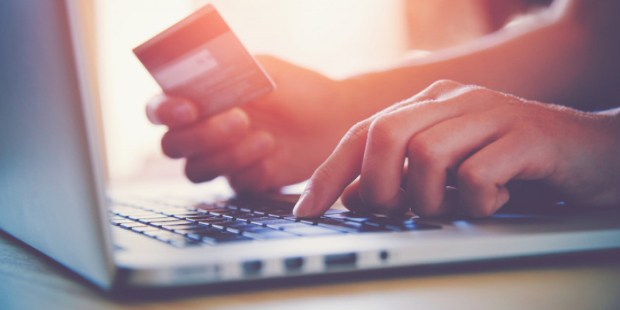 Βροχή καταγγελιών για απάτες από e-shops 