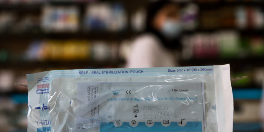 Από σήμερα η διάθεση self-test για μαθητές και εμβολιασμένους εκπαιδευτικούς από τα φαρμακεία
