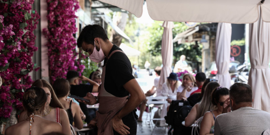 ΕΛΣΤΑΤ: Αύξηση άνω του μισού δισ. ευρώ κατέγραψε τον Ιούλιο εφέτος ο τζίρος των επιχειρήσεων καταλυμάτων - εστίασης