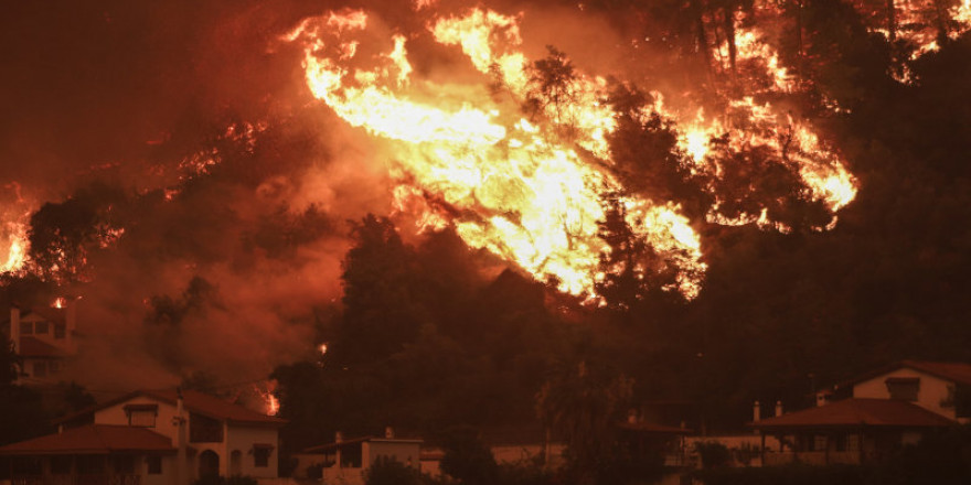 Φωτιές στην Αττική: Η κατάσταση σε Κάζα και Βίλια