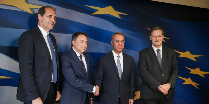 Παράδοση - παραλαβή στο υπουργείο Οικονομικών: «Η ελληνική οικονομία γύρισε σελίδα» τόνισε ο Σταϊκούρας