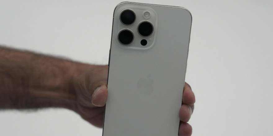 H Apple επιβεβαιώνει το πρόβλημα υπερθέρμανσης σε ορισμένα iPhone 15 pro και pro Max -Πώς θα το αντιμετωπίσει
