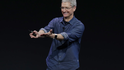 Το εντυπωσιακό bonus που έλαβε ο Τιμ Κουκ της Apple