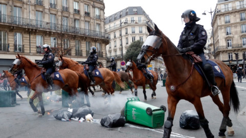 Γαλλία: Ο στρατός στους δρόμους κατά των "γιλέκων"