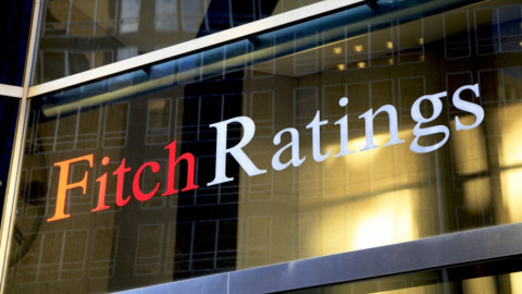 Fitch: Υποβάθμισε σε «αρνητική» την προοπτική αξιολόγησης του μακροπρόθεσμου αξιόχρεου των ΗΠΑ