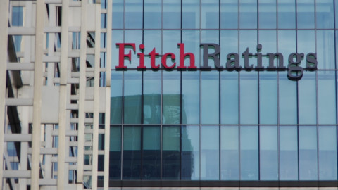 Fitch: Υποβάθμισε σε αρνητική την προοπτική του αξιόχρεου των τραπεζών Fannie Mae και Freddie Mac