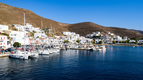 Το λιμάνι Μέριχας στο νησί της Κύθνου/Φωτογραφία: Shutterstock