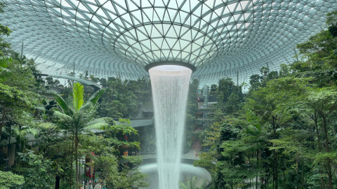 To αεροδρόμιο Changi της Σιγκαπούρης