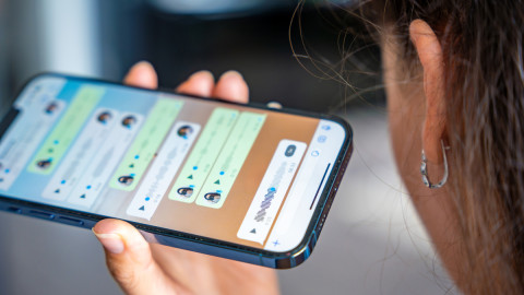 Ακρόαση φωνητικού μηνύματος από smartphone