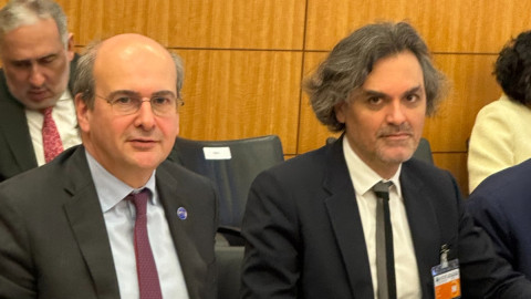Ο Κωστής Χατζηδάκης στη συνεδρίαση