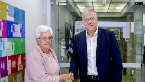 Ο υπουργός με την πρόεδρο της Επιτροπής Ανταγωνισμού 