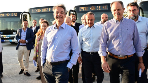 Ο Κυριάκος Μητσοτάκης στο αμαξοστάσιο της ΟΣΥ