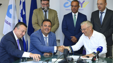 Φωτογραφία από τις υπογραφές