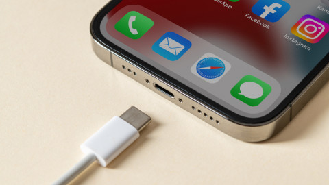 iPhone έτοιμο να μπει στη φόρτιση 
