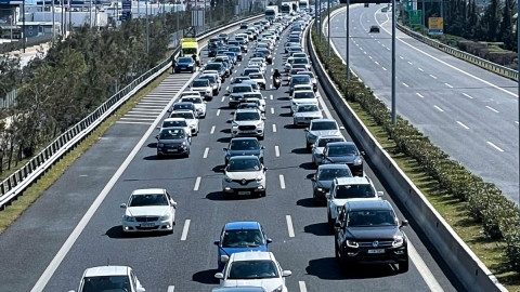 αυτοκίνητα στο δρόμο