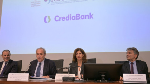 Οι εκπρόσωποι της CrediaBank και του Κέντρου UNESCO Ολοκληρωμένης και Διεπιστημονικής Διαχείρισης Υδατικών Πόρων του Αριστοτέλειου Πανεπιστημίου Θεσσαλονίκης / Φωτογραφία: Γιάννης Τσουφλίφης