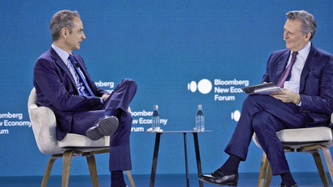 Ο Κυριάκος Μητσοτάκης συνομίλησε με τον Βρετανό αρχισυντάκτη του Bloomberg News, Τζον Μικλεθγουέιτ