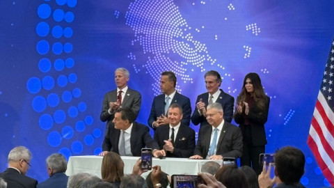 Η υπογραφή της συμφωνίας 