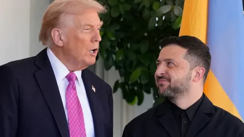 Ο Ντόναλντ Τραμπ με τον Βολοντίμιρ Ζελένσκι