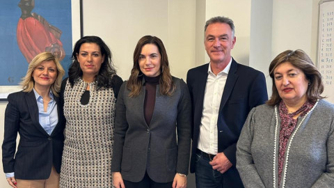 Επαφές Όλγας Κεφαλογιάννη στη Γαλλία με επίκεντρο τη στρατηγική συνεργασία στον τουρισμό