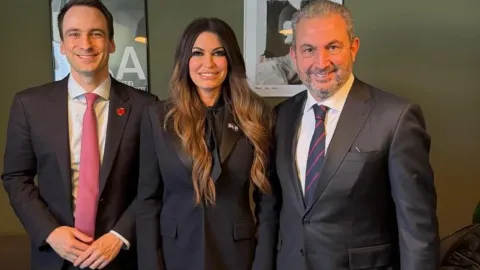 Μιχάλης Κράτσιος, Κίμπερλι Γκίλφοϊλ, Αλέξανδρος Εξάρχου 