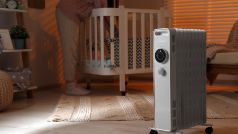 Καλοριφέρ λαδιού σε δωμάτιο 