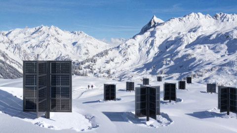 Ειδικοί ενεργοποιούν γιγαντιαίους καθρέφτες για να μετατρέψουν το χιόνι σε ενέργεια